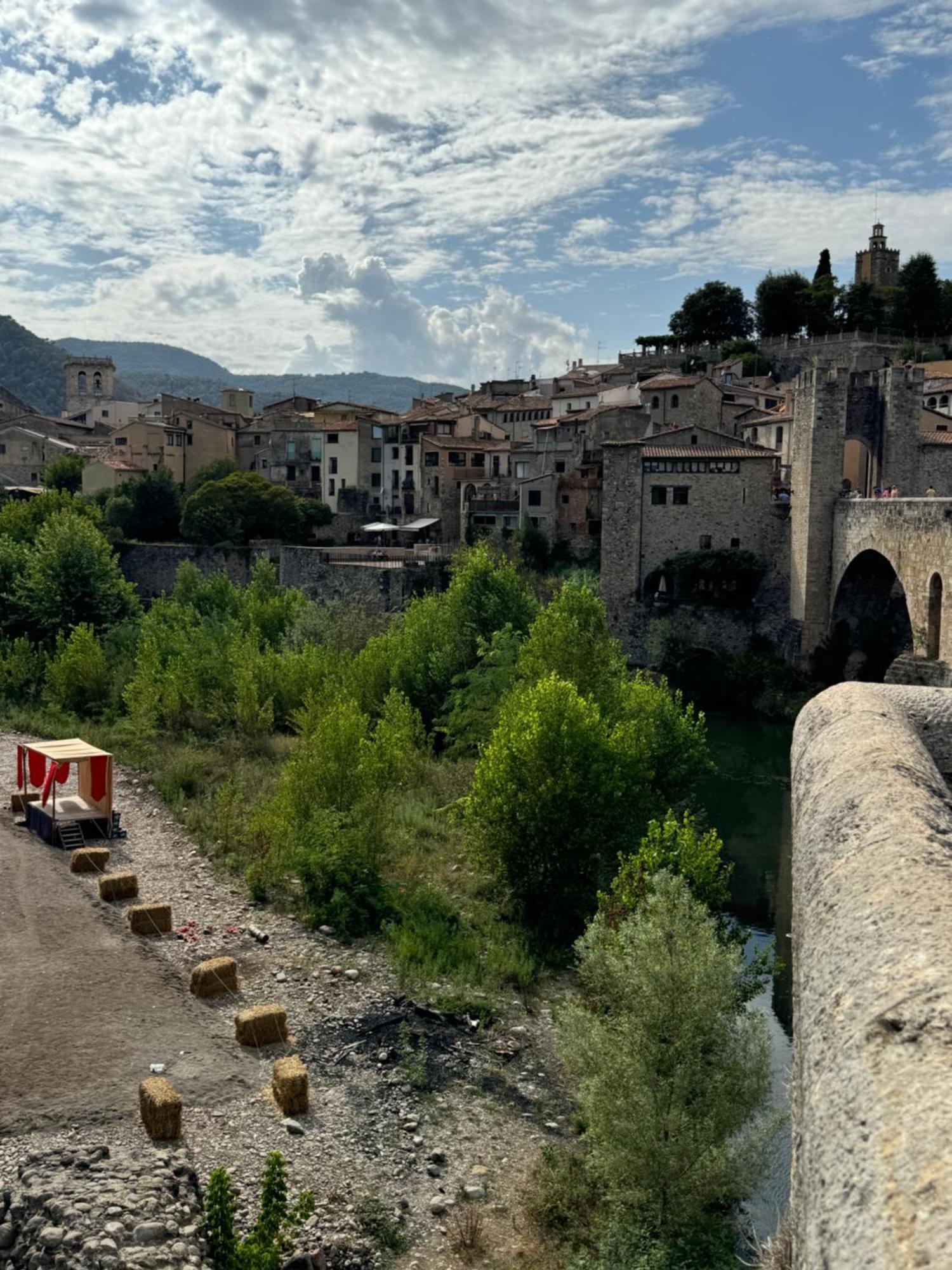 Besalu Pont Vell Apartment Exterior photo
